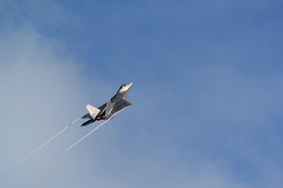 ܊F-22